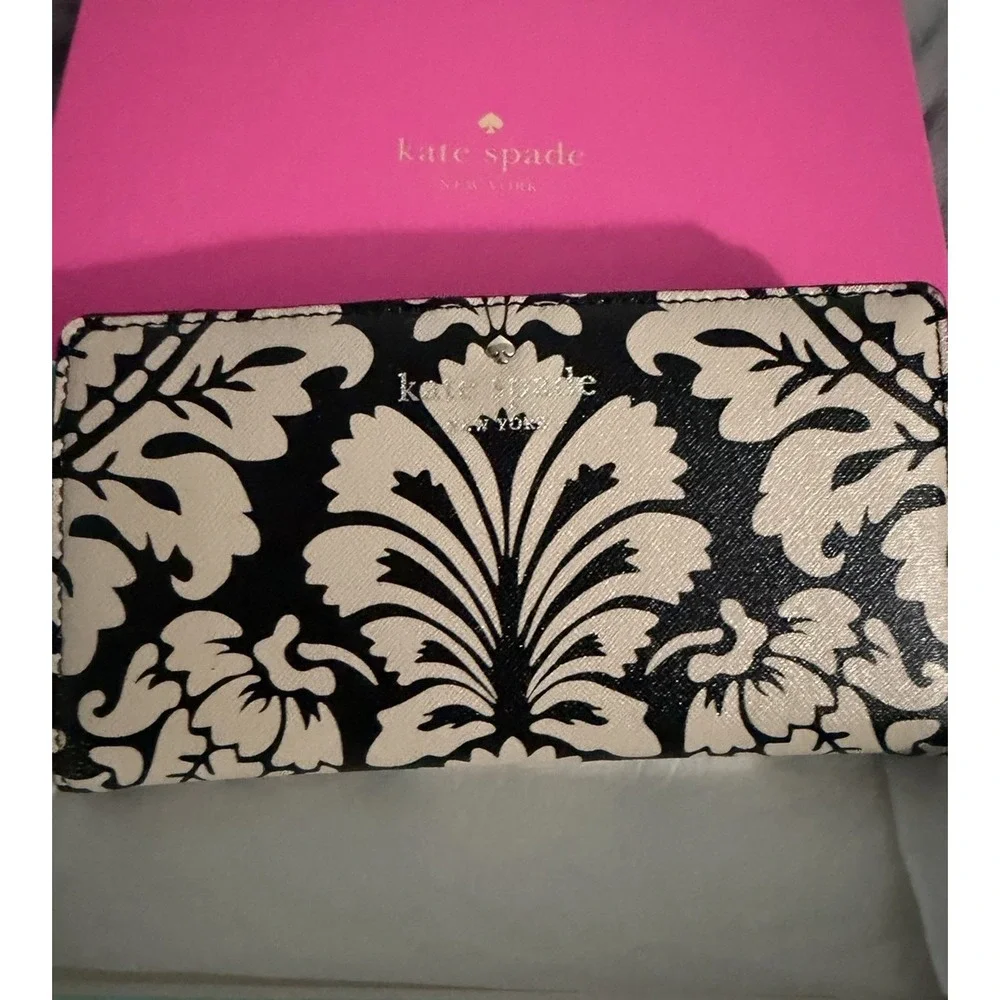 Kate‎ Spade Black & Cream Floral Saffiano Leather Continental Wallet